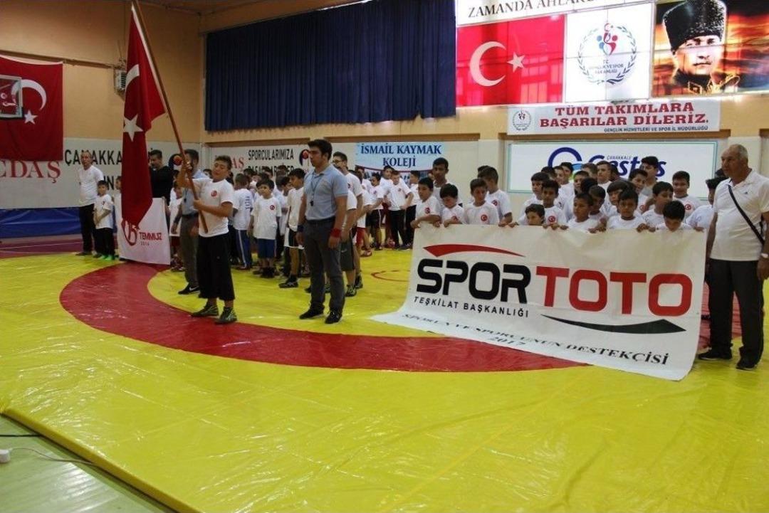 G&uuml;reş&ccedil;iler, 15 Temmuz Şehitleri İ&ccedil;in Mindere &Ccedil;ıktı