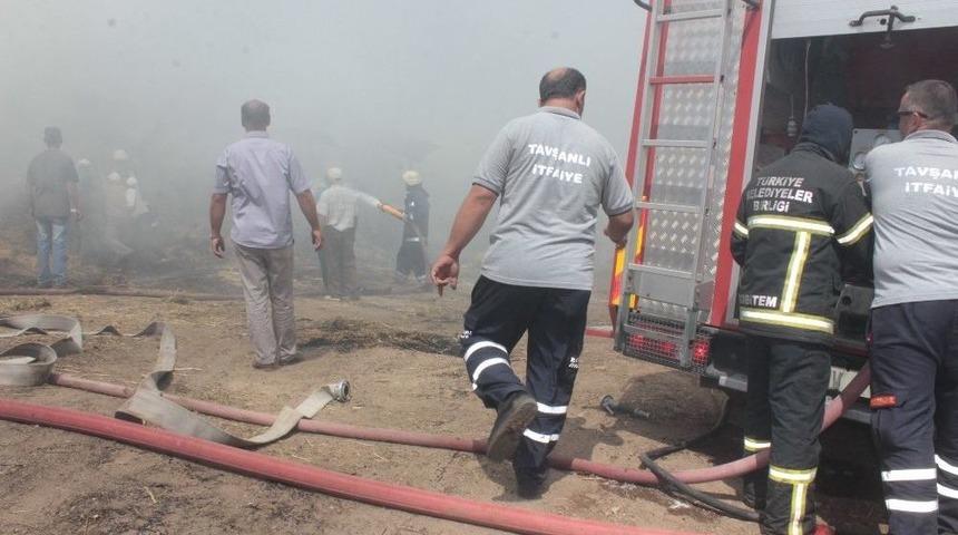 Tavşanlı&rsquo;da Samanlık Yangını Korkuttu