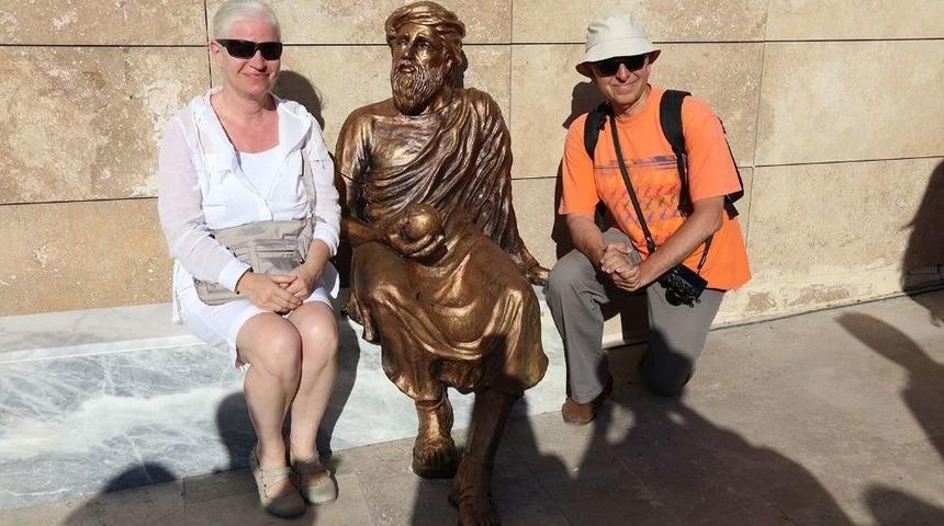 Tartışılan Anaksagoras Heykeli Bakıma Alındı