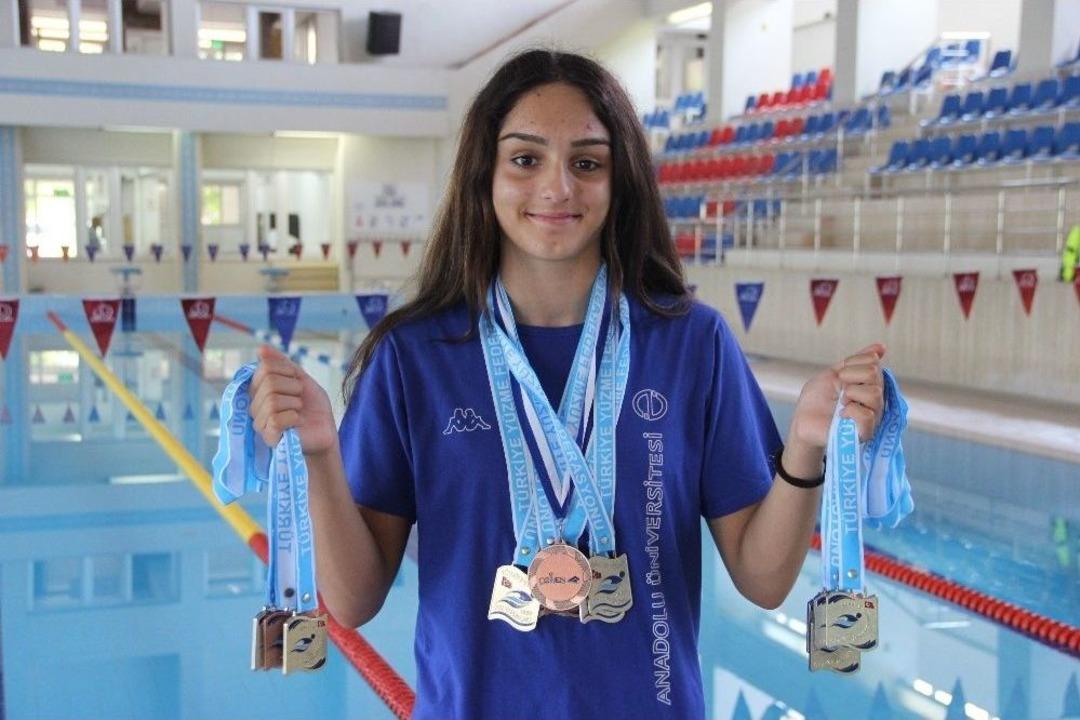 14 Yaşındaki Gen&ccedil; Sporcunun 63 Madalyası Bulunuyor