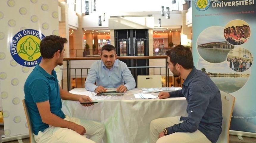 Piazza&rsquo;da &ldquo;senin Tercihin, Senin &Uuml;niversiten&rdquo; Standı