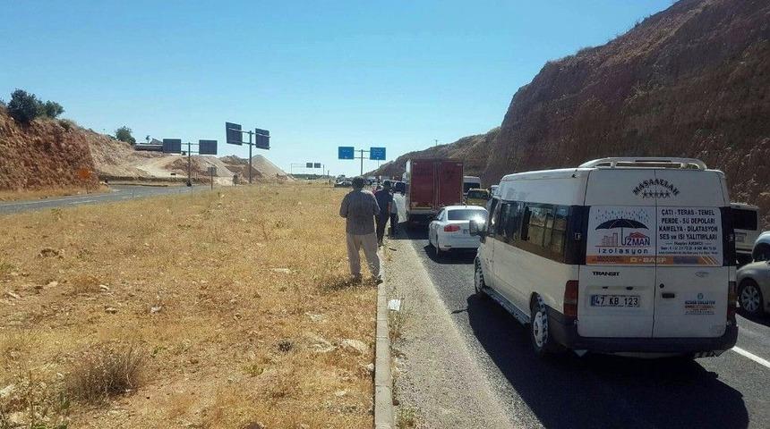 G&uuml;venlik Kuvvetleri İhbar &Uuml;zerine Karayolunda Mayın Taraması Yaptı