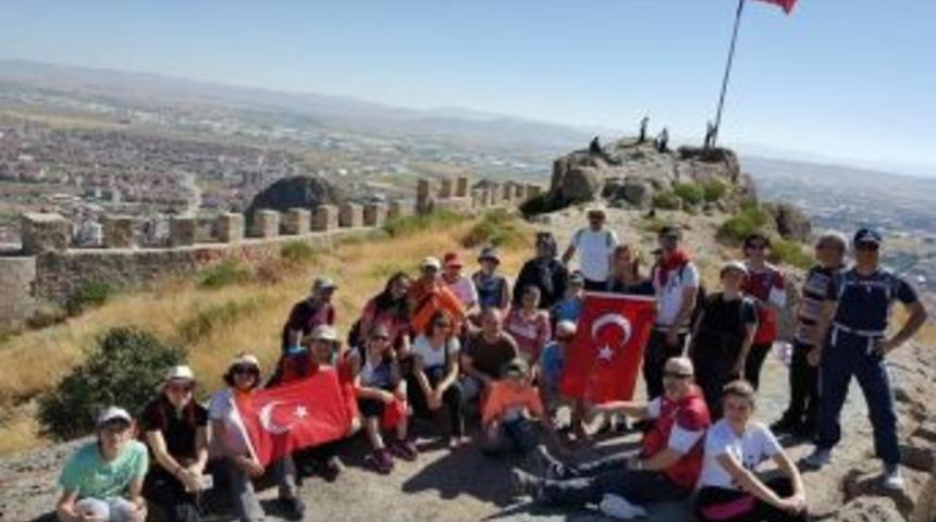 Afdos &Uuml;yeleri Karahisar Kalesi&rsquo;ne Tırmandı