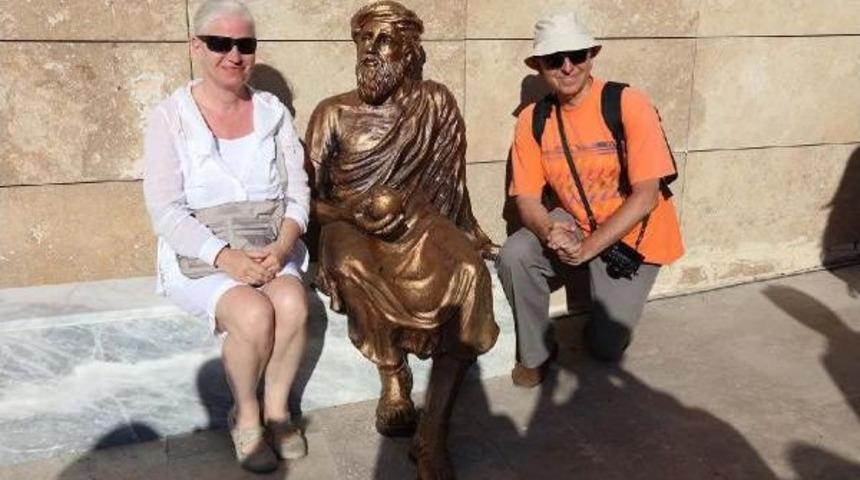 Saldırıya Uğrayan Anaksagoras'ın Heykeli Bakım I&ccedil;in Kaldırıldı