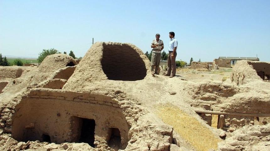 (&ouml;zel Haber) Suru&ccedil;&rsquo;taki K&uuml;mbet Evler Zamana Direniyor