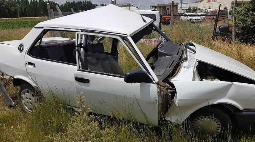 Sivas&rsquo;ta Askeri Ara&ccedil; İle Otomobil &Ccedil;arpıştı: 1 &Ouml;l&uuml;, 4 Yaralı