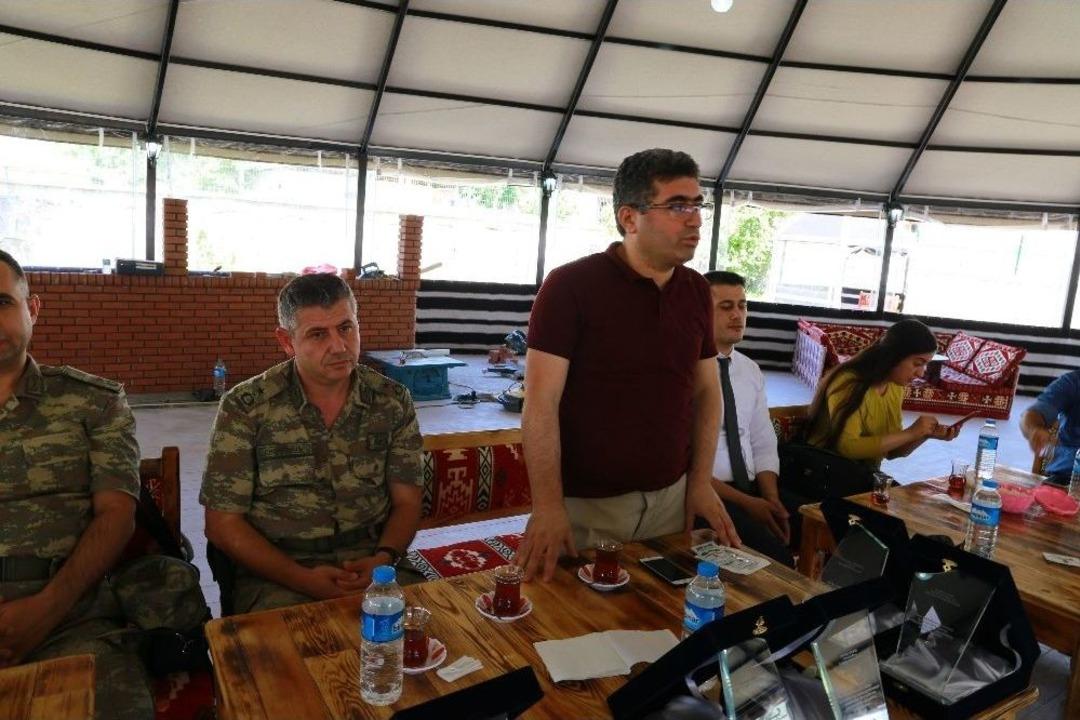 Kaymakam &Ccedil;etin&rsquo;den Tayini &Ccedil;ıkan Amirlere Veda Yemeği