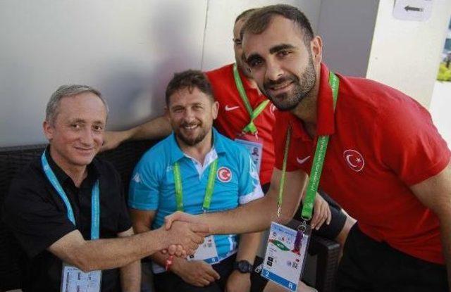 Görme Engelli Sporculardan Işitme Engelli Sporculara Destek