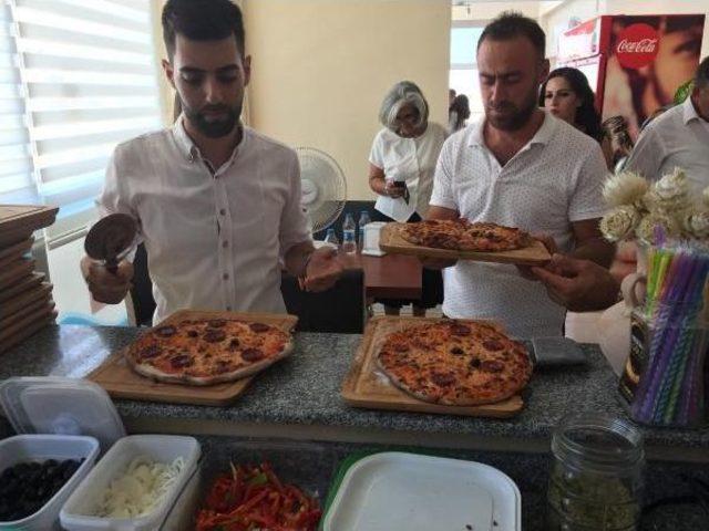 Süryani Ortakların Pizza Dükkanı, Papazın Dualarıyla Açıldı