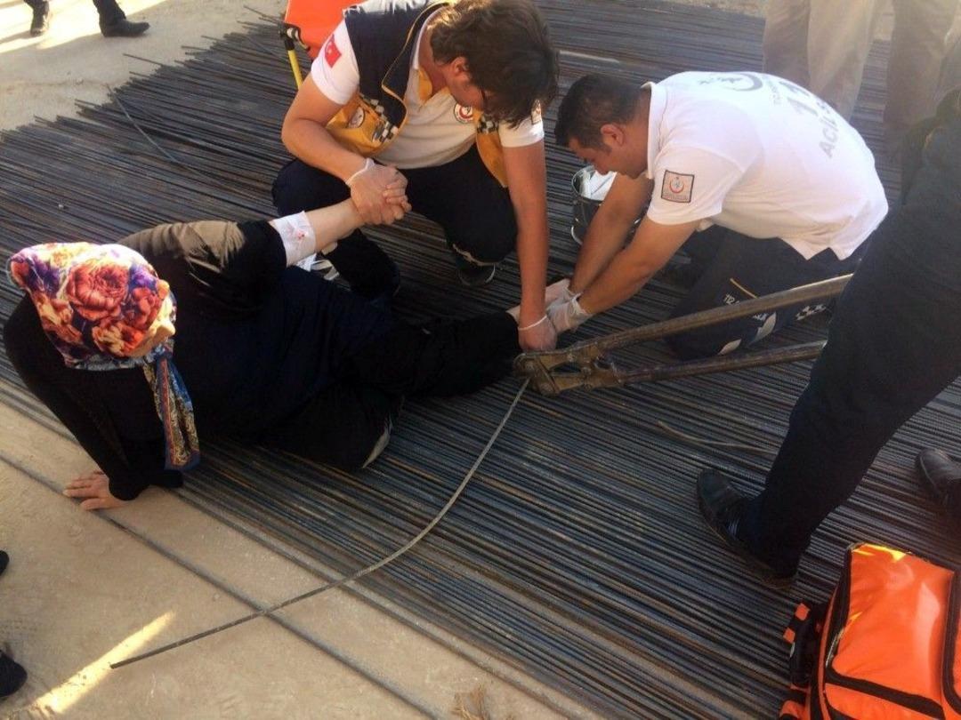 Ayağına Saplanan İnşaat Demiriyle Hastaneye Kaldırıldı