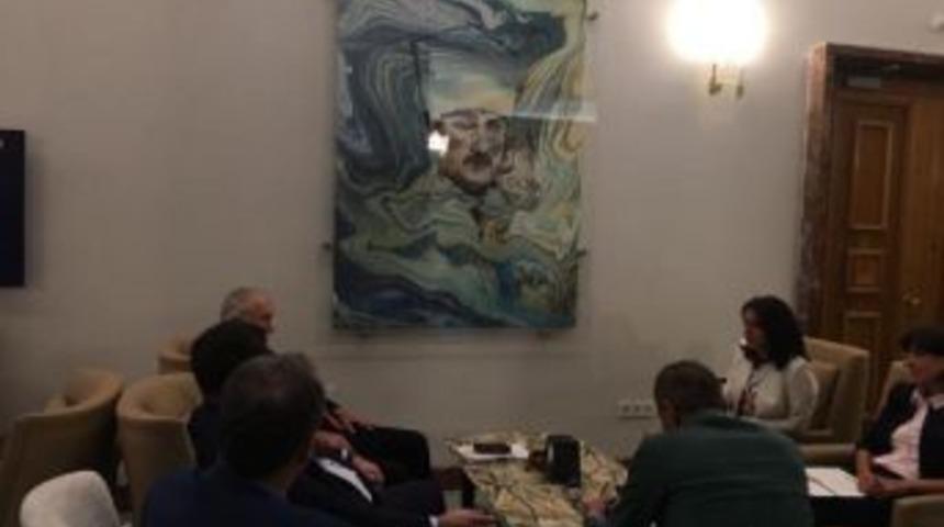 'mareşal Atatürk'ün Yerine Kalpaklı Atatürk Resmi Asıldı