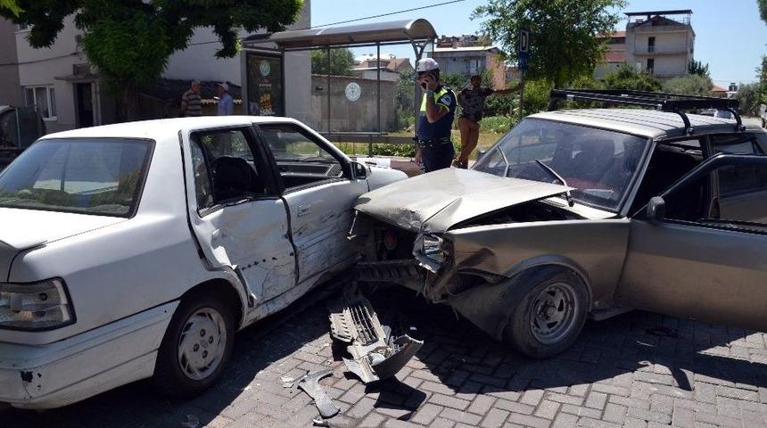 Manisa&rsquo;da Trafik Kazası: 3 Yaralı