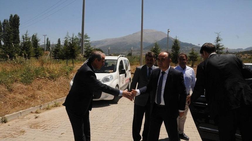 Vali G&uuml;naydın: &ldquo;k&ouml;t&uuml; Koku Isparta G&uuml;ndeminden D&uuml;şecek&rdquo;