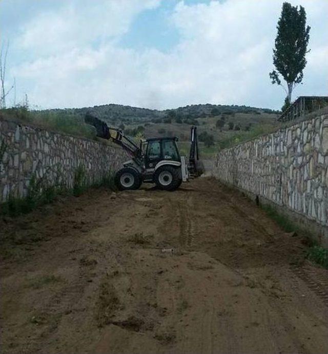 Kula’da 4 Bin 800 Metrelik Dere Temizliği