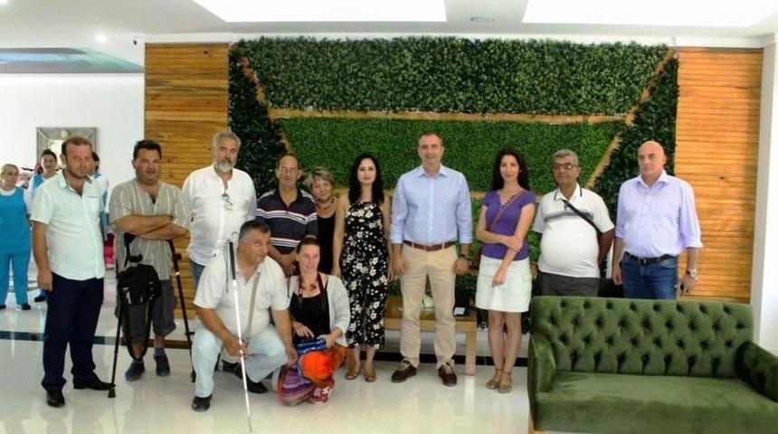 Ayvalık Belediye Başkanı Gençer’den Basın Mensuplarına Kahvaltılı Jest