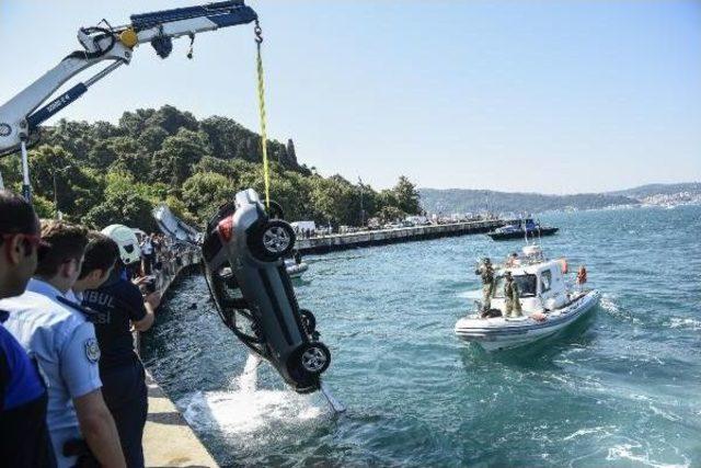 Fotoğraf//sarıyer'de Otomobil Denize Uçtu;1 Yaralı