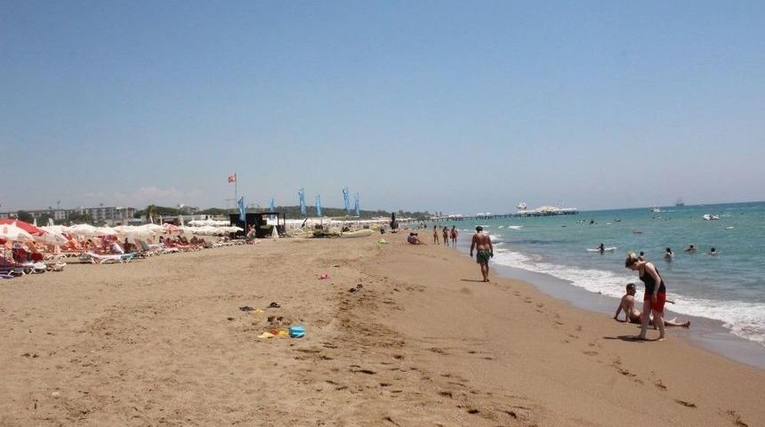 Antalya Side&rsquo;de Sahildeki Zift Temizlendi