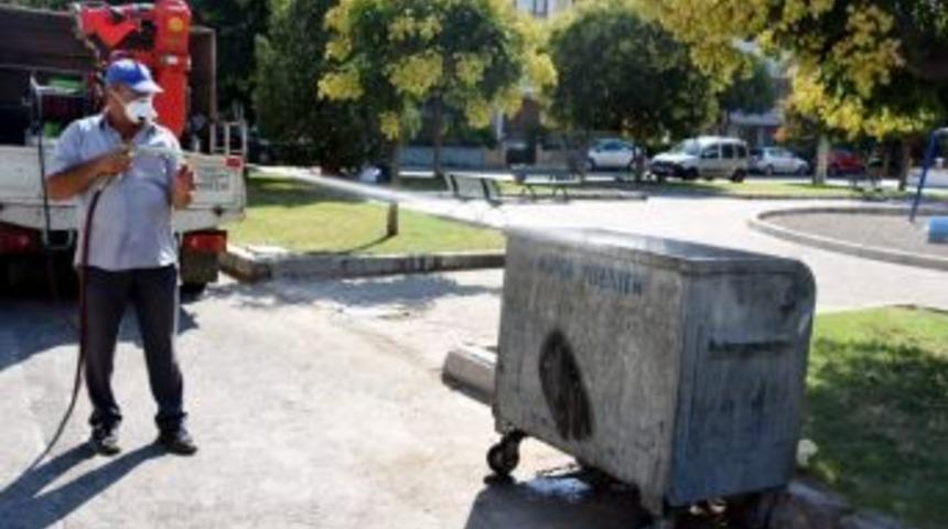 Aliağa&rsquo;da Haşerelere Karşı Sokaklar İla&ccedil;lanıyor