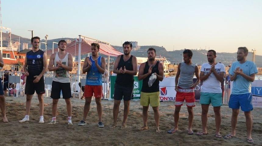 Plaj Voleybolu Turnuvasında &Ouml;d&uuml;ller Sahiplerini Buldu