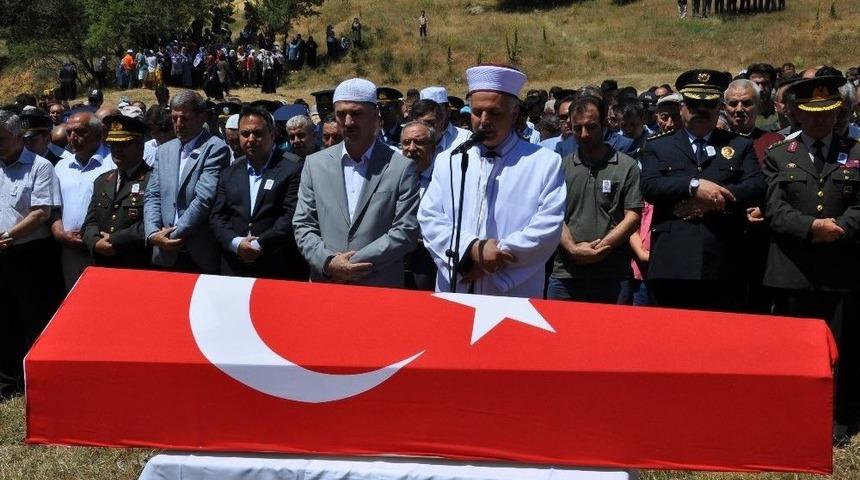 Şehit Polis Memuru Toprağa Verildi