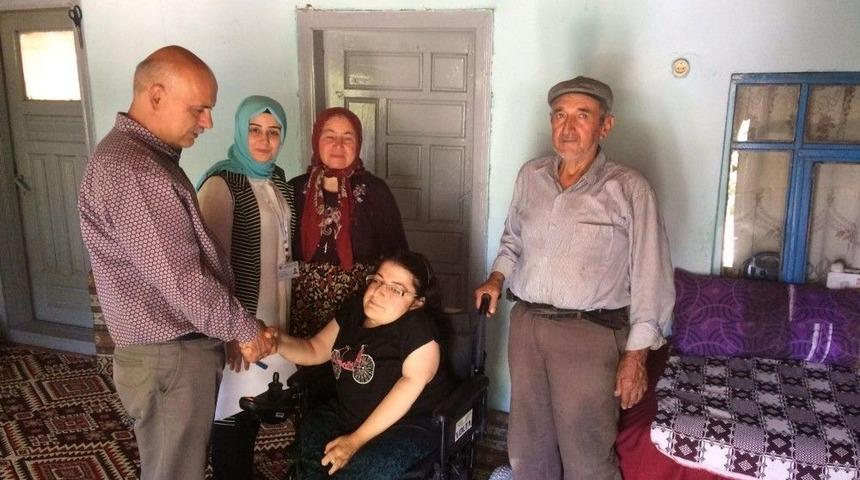 Ak&uuml;l&uuml; Tekerlekli Sandalyeler Engellilere Ulaştırılıyor