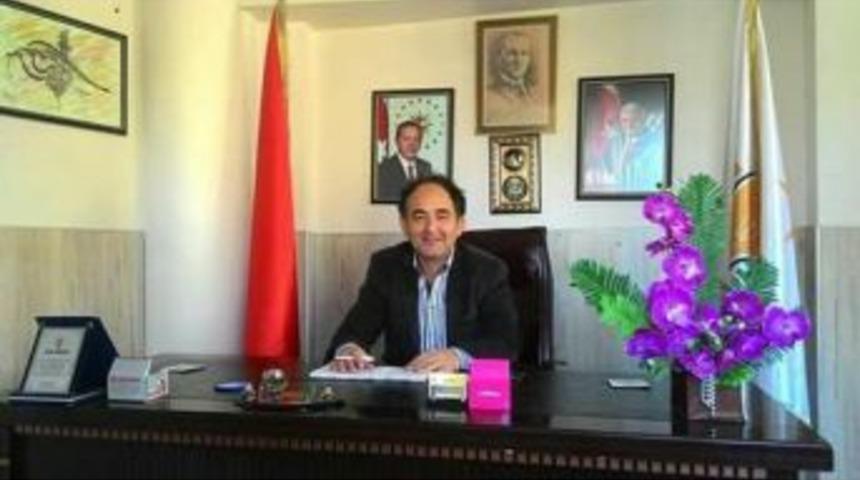 Ak Parti Edremit İl&ccedil;e Başkanı Menit &Ouml;rk&ccedil;&uuml; Basın Bayarımın Kutlandı