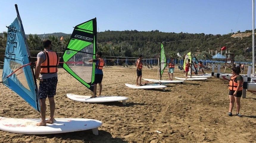 İn&ouml;n&uuml; &Uuml;niversitesi &Ouml;ğrencileri Kuşadası&rsquo;nda Su Sporları Eğitimi Aldı