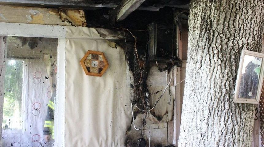 Kocaeli&rsquo;de Tek Katlı Evde &Ccedil;ıkan Yangın Korkuttu