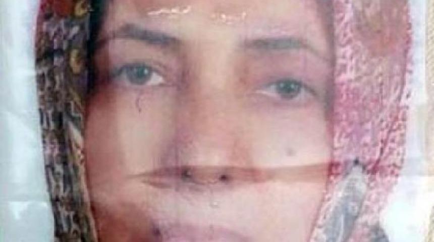 Cipi Kaldırıp Aracın Altında Kalan Yaralı Kadını &Ccedil;ıkardılar (2)