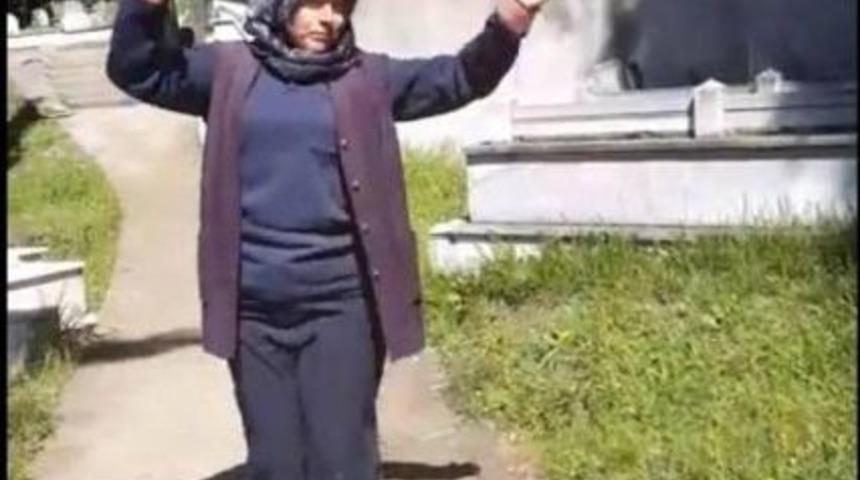 Mezarlıkta &Ccedil;iftetelli Oynayan 2 Iş&ccedil;i Işten Atıldı