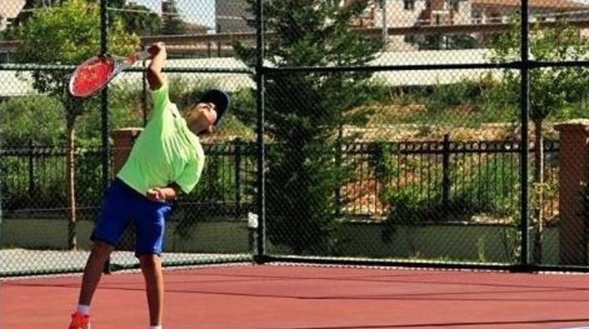 14 Yaş Yaz Kupası Tenis Turnuvası Başladı