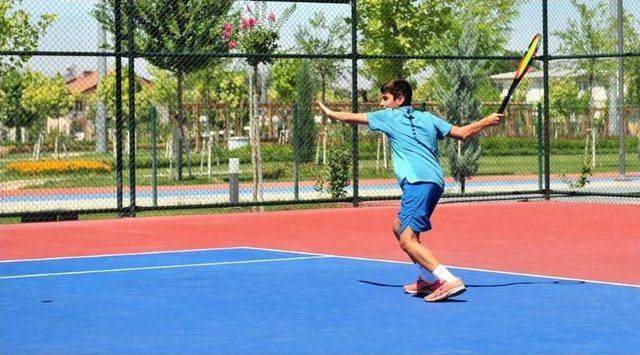 14 Yaş Yaz Kupası Tenis Turnuvası Başladı