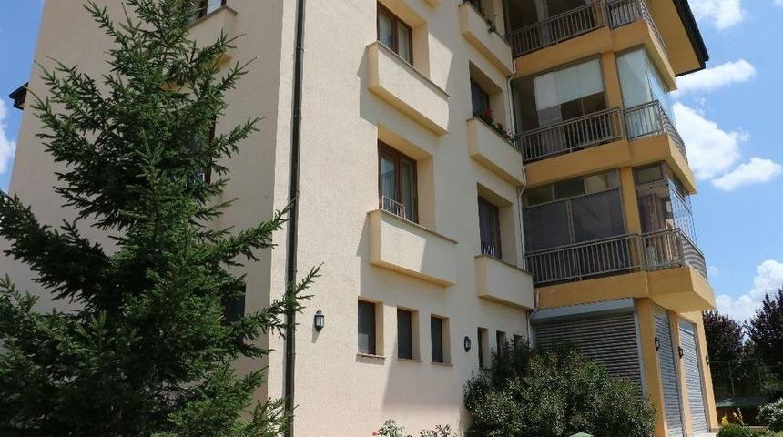 Temizlik İ&ccedil;in Gittiği Evin Balkonundan D&uuml;şen Kadın Hayatını Kaybetti