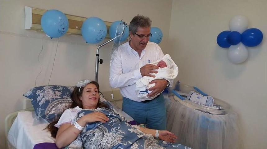 Ak Partili Belediyeden Chp’li Başkana ’hoşgeldin Bebek’ Sürprizi