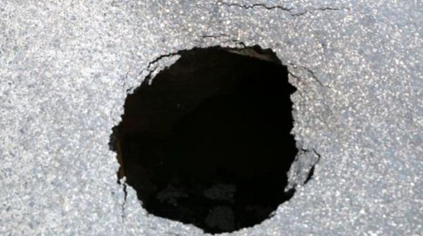 Fatih'te Yol &Ccedil;&ouml;kt&uuml; Cadde Ara&ccedil; Trafiğine Kapandı