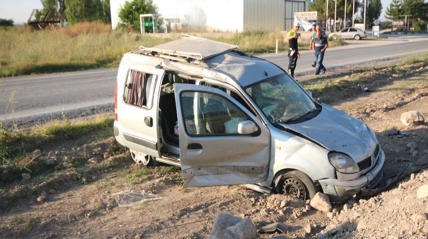 Konya&rsquo;da Cenaze D&ouml;n&uuml;ş&uuml; Kaza: 5 Yaralı