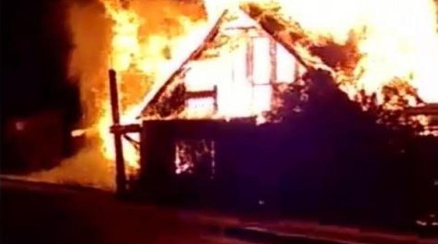 Bursa'da Kereste At&ouml;lyesinde Yangın