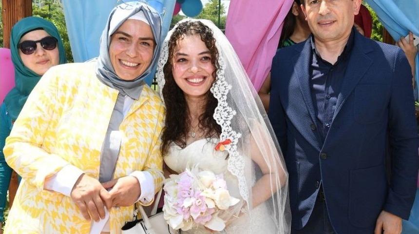 Engelli Kızlar, Hayallerini Tuzla Belediyesi G&ouml;n&uuml;l Elleri &Ccedil;arşısı İle Ger&ccedil;ekleştirdi