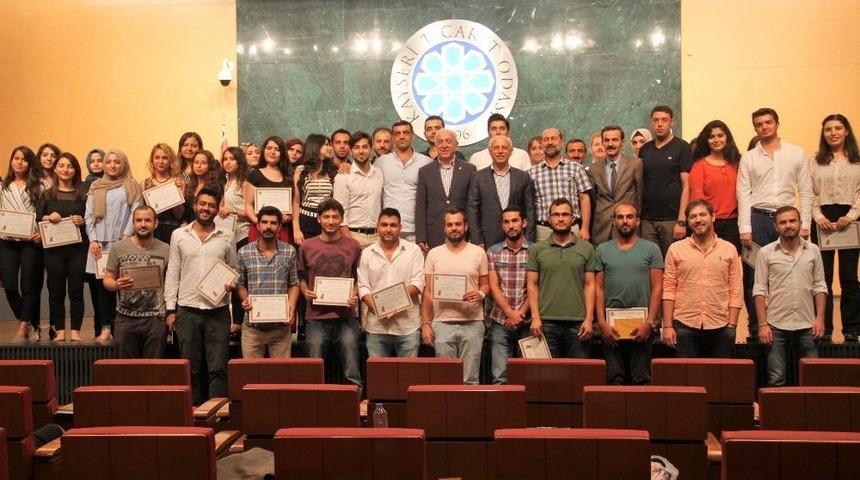 Dış Ticaret Eğitimi Kursiyerleri T&ouml;renle Sertifikalarını Aldı