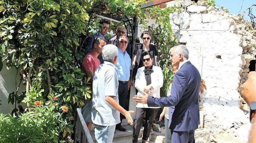 Vali Civelek, Dat&ccedil;a&rsquo;da Depremzedeleri Ziyaret Etti