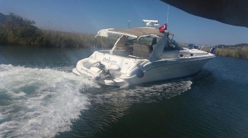 Dalyan Kanalındaki Motoryat Tepki &Ccedil;ekti