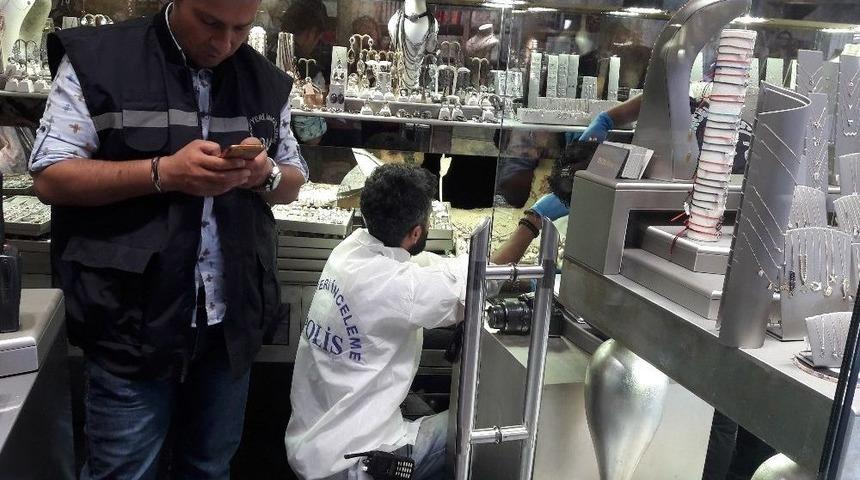 (özel Haber) Duvarı Delen Acemi Hırsızlar Kuyumcu Dükkanını Soymaya Kalktı