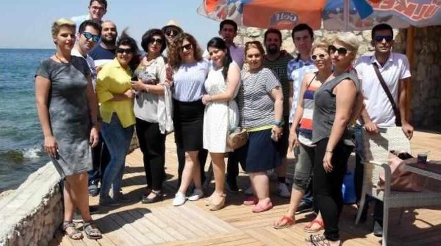 İranlı Turistlerden Van G&ouml;l&uuml;'nde Tekne Partisi