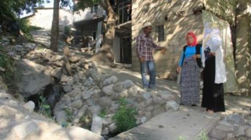 Atık Su Kanalı Kapatılmayı Bekliyor