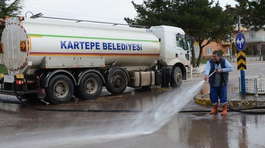 Kartepe Yollarında Temizlik Yapılıyor