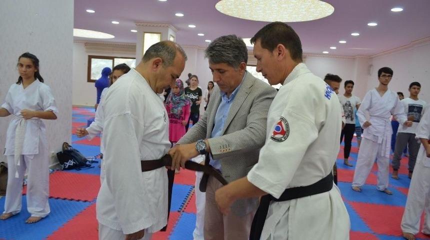 Kırıkhan Kaymakamı Erkayıran&rsquo;a Kahverengi Kemer