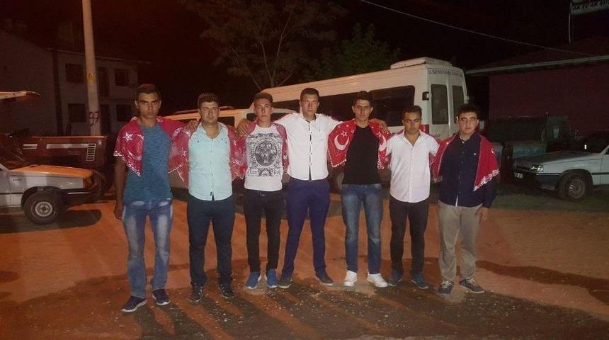 Asker Adaylarına D&uuml;ğ&uuml;n Gibi Uğurlama