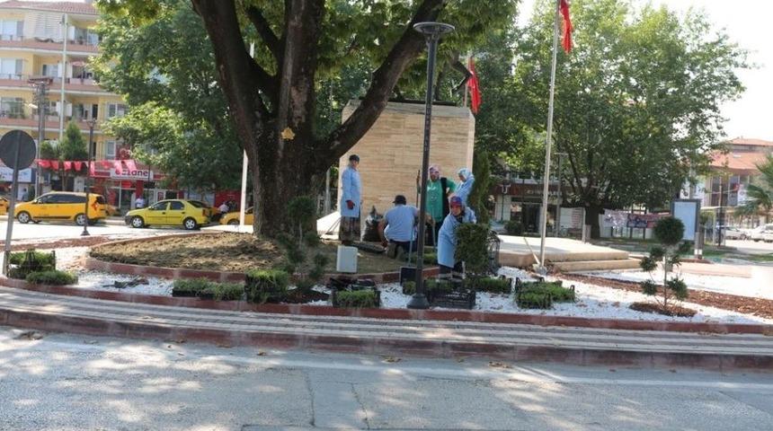 G&uuml;rsu &Ccedil;i&ccedil;ek A&ccedil;ıyor