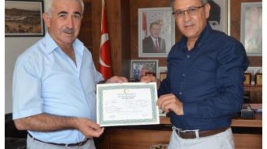 İlkokul Mezunu Başkan, &Uuml;&ccedil;&uuml;nc&uuml; D&ouml;neminde Liseyi Bitirdi