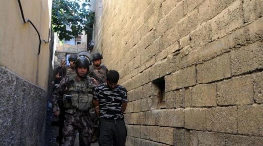 Gaziantep'te Uyuşturucu Satıcılarına Şafak Operasyonu; 3 G&ouml;zaltı